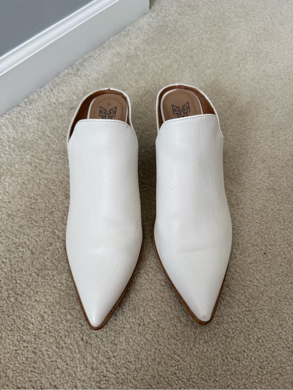 BEAST Fashion White Leather Pointed Toe Mule
